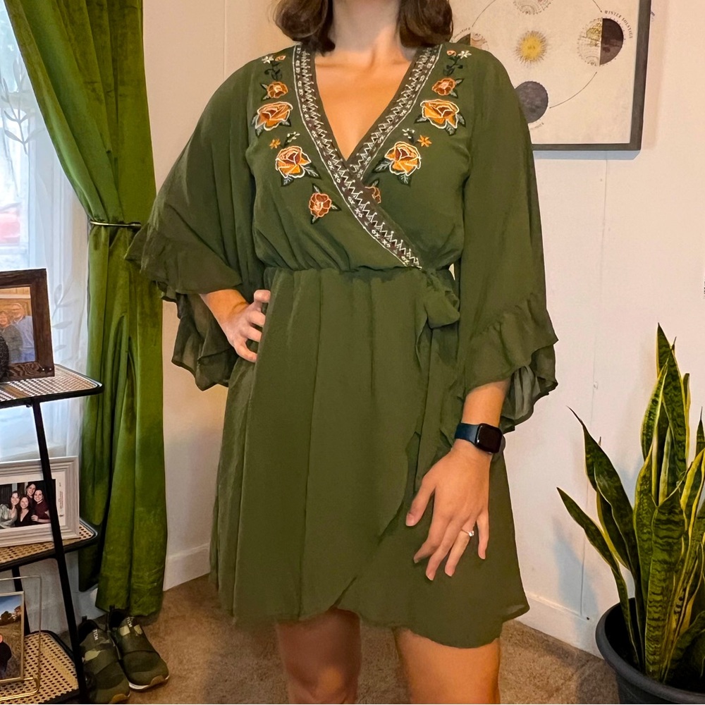 Green long sleeve dress